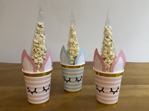 eenhoorn traktatie meisje